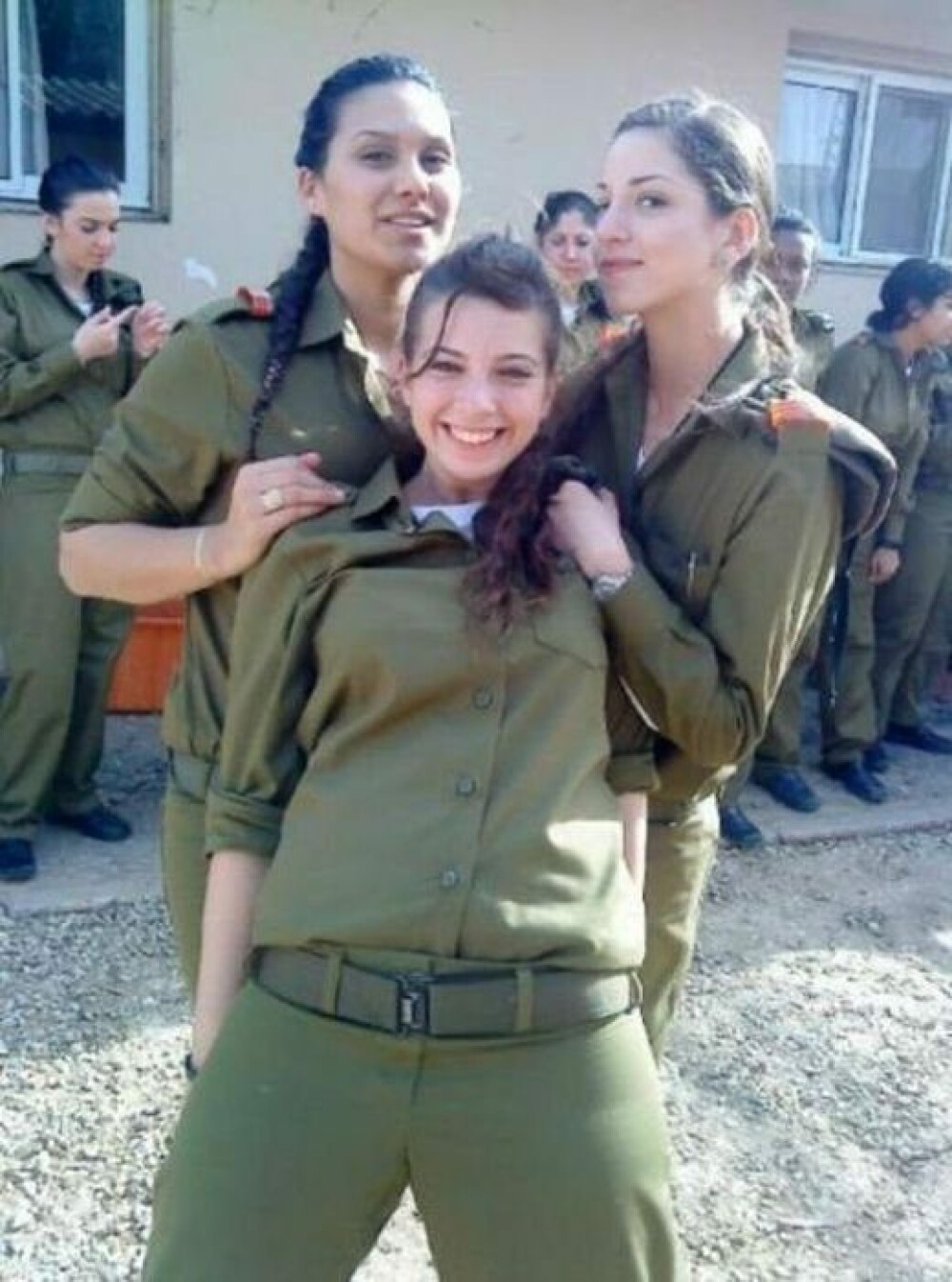 Tara in care toate femeile intre 18 si 20 de ani sunt in armata. GALERIE FOTO de la Marea Moarta - Imaginea 18