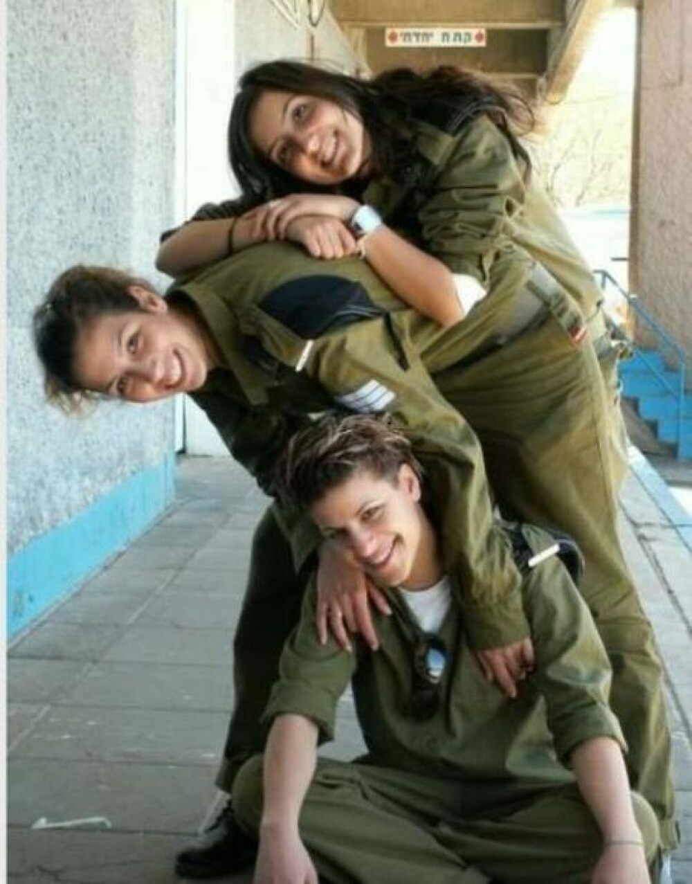 Tara in care toate femeile intre 18 si 20 de ani sunt in armata. GALERIE FOTO de la Marea Moarta - Imaginea 14