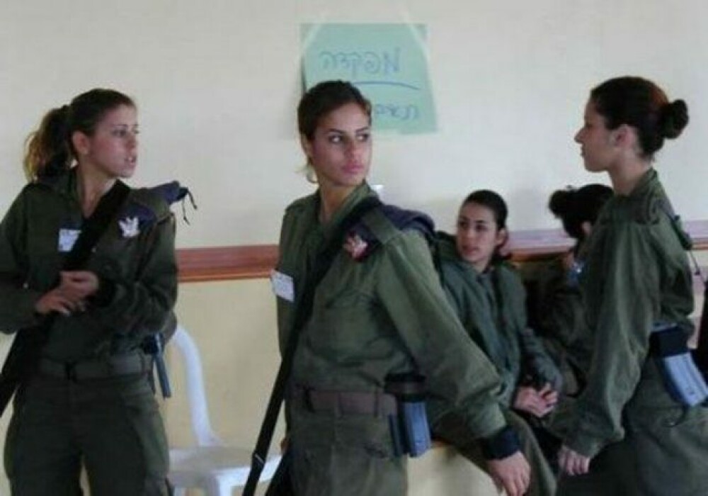 Tara in care toate femeile intre 18 si 20 de ani sunt in armata. GALERIE FOTO de la Marea Moarta - Imaginea 9