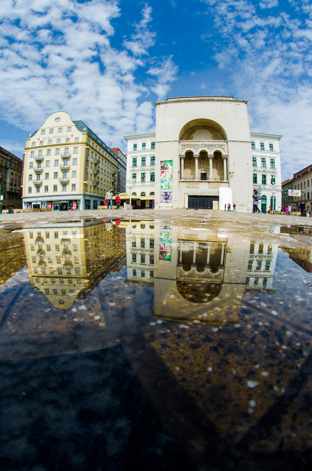 “Timisoara in reflexia apei”, imortalizata de un elev. Peisaje spectaculoase cu cladirile din oras - Imaginea 3