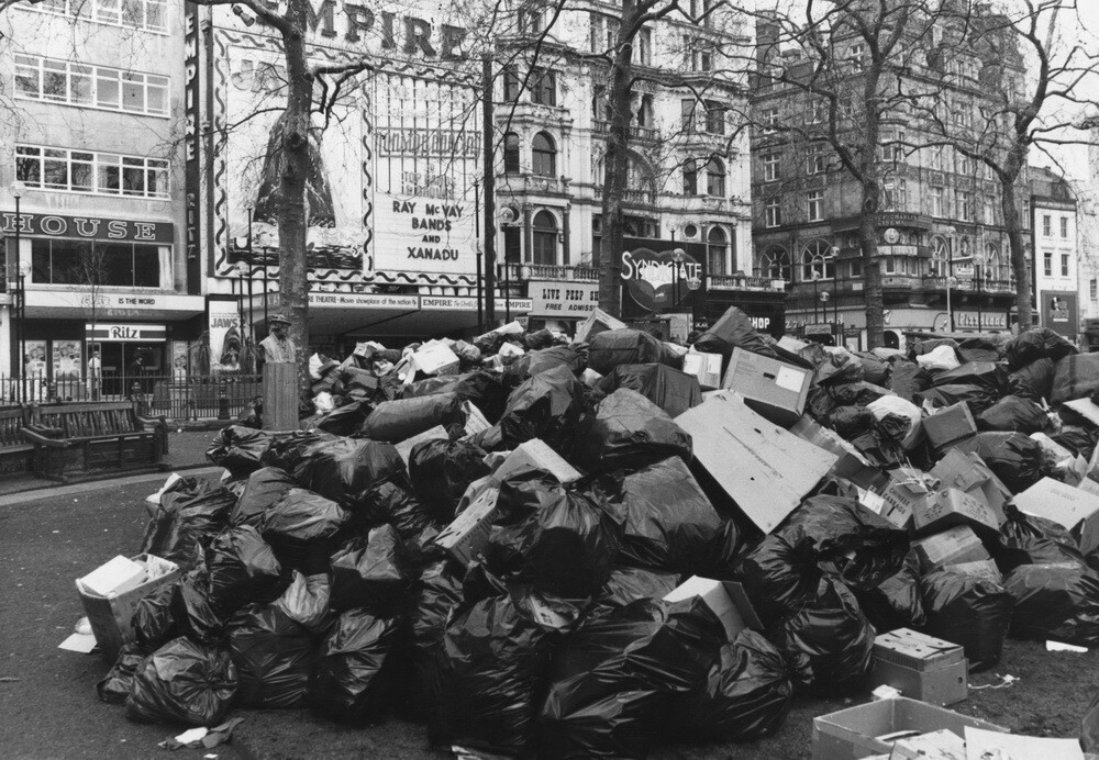 Londra, ingropata in munti de gunoaie, inainte ca Margaret Thatcher sa ajunga la putere FOTO - Imaginea 2