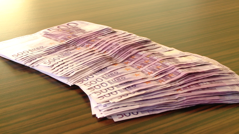 Controale la casele de schimb valutar din Timisoara. A fost confiscata suma de 30.000 de euro - Imaginea 2