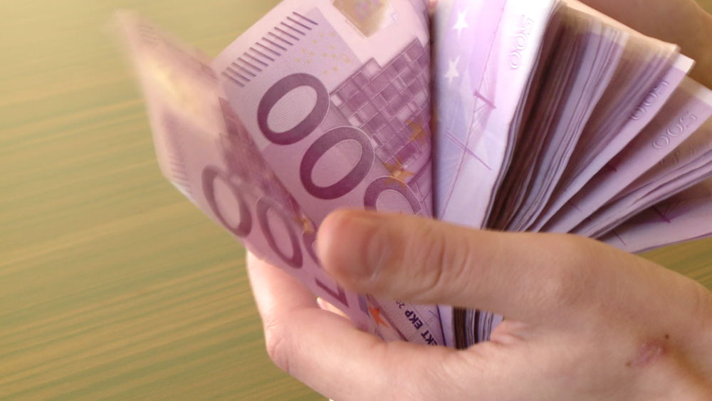 Controale la casele de schimb valutar din Timisoara. A fost confiscata suma de 30.000 de euro - Imaginea 3