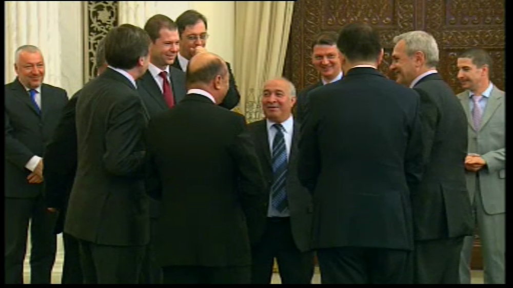Basescu, Ponta si Antonescu au discutat amical, dupa ce Cazanciuc a depus juramantul - Imaginea 3