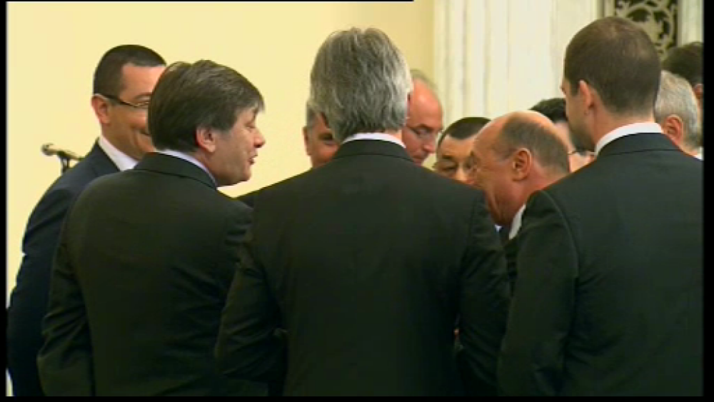 Basescu, Ponta si Antonescu au discutat amical, dupa ce Cazanciuc a depus juramantul - Imaginea 2