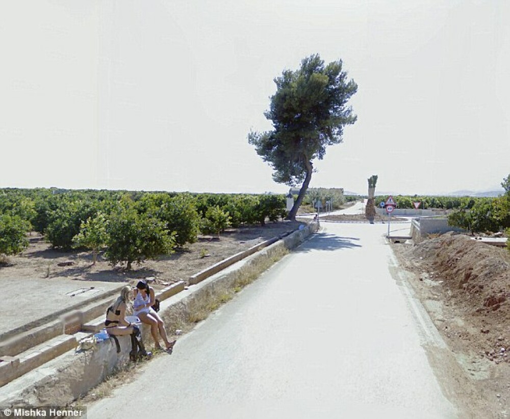 A surprins cu Google Street View prostituate in cautare de clienti. Pozele l-ar putea imbogati - Imaginea 2