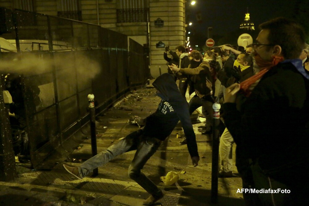 Incidente violente la Paris dupa o manifestatie impotriva mariajului homosexual. VIDEO si FOTO - Imaginea 2