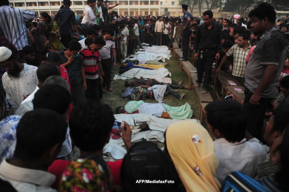 Imagini de groaza din Bangladesh. Bilantul accidentului a ajuns la 290 de morti. FOTO si VIDEO - Imaginea 8