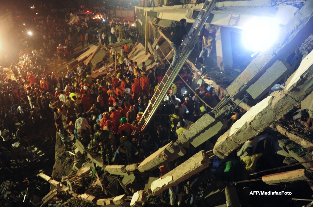 Imagini de groaza din Bangladesh. Bilantul accidentului a ajuns la 290 de morti. FOTO si VIDEO - Imaginea 6