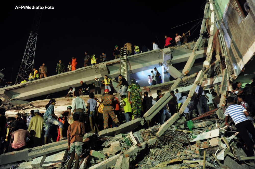 Imagini de groaza din Bangladesh. Bilantul accidentului a ajuns la 290 de morti. FOTO si VIDEO - Imaginea 5