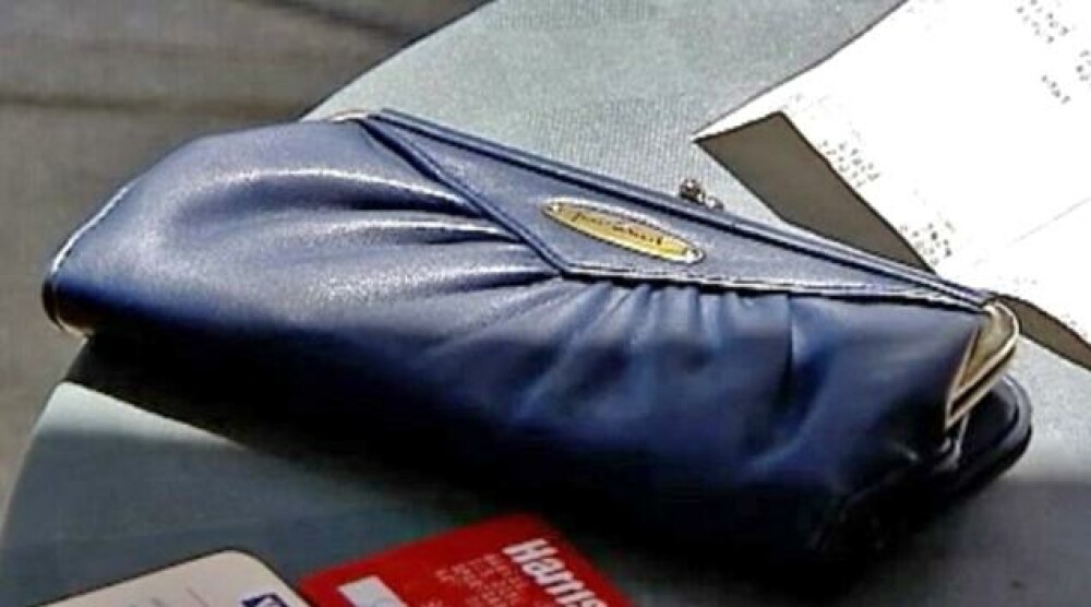 O femeie din SUA si-a recuperat portofelul dupa 23 de ani. Ce a gasit in el. FOTO - Imaginea 1