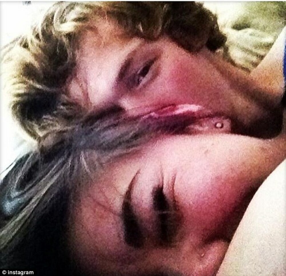 Cum au ajuns sa se fotografieze cuplurile pe Instagram. Imaginile sunt criticate dur in presa - Imaginea 3