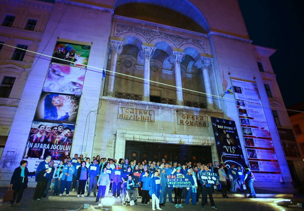 Peste 200 de persoane au participat la marsul albastru organizat de Ziua Internationala a Autismului - Imaginea 1