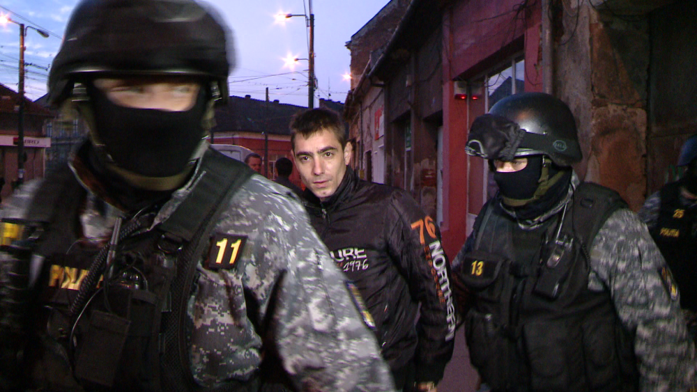 FOTO. Perchezitii la spargatorii de locuinte din Timisoara. Ce au gasit anchetatorii in casa unuia dintre suspecti - Imaginea 9
