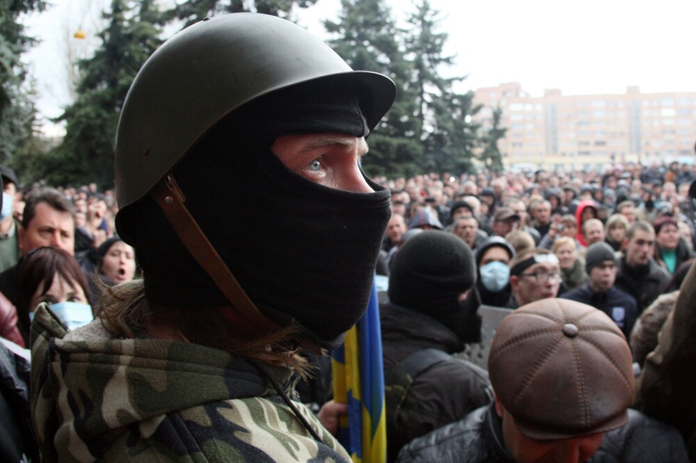 Criza din Ucraina. Presedintele Turcinov a semnat un decret care permite interventia armata in zonele cu revolte proruse - Imaginea 12