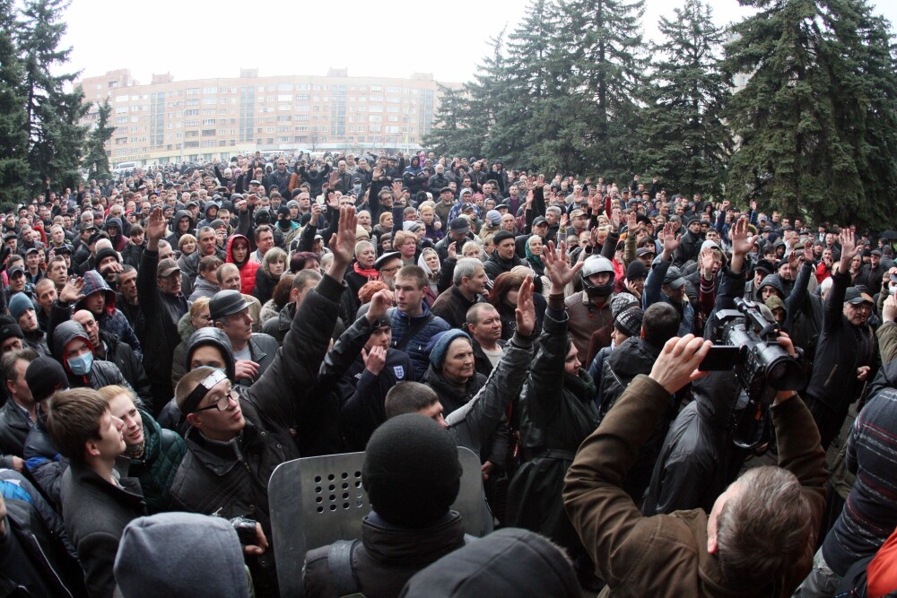 Criza din Ucraina. Presedintele Turcinov a semnat un decret care permite interventia armata in zonele cu revolte proruse - Imaginea 13