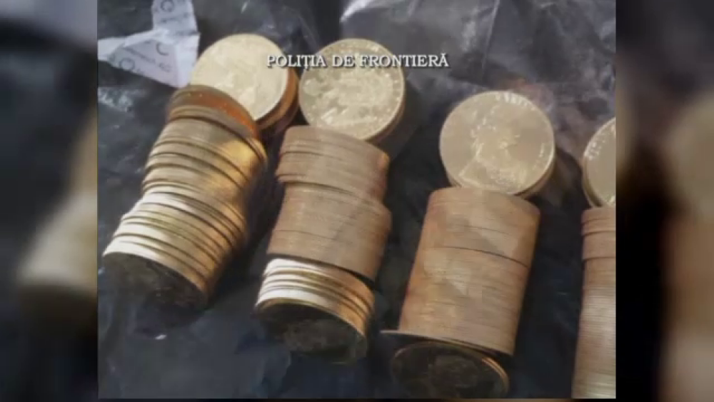 800 de monede vechi din aur, gasite sub capota unei masini, in Vama Cenad. Ce a spus soferul care le-a adus in tara - Imaginea 3