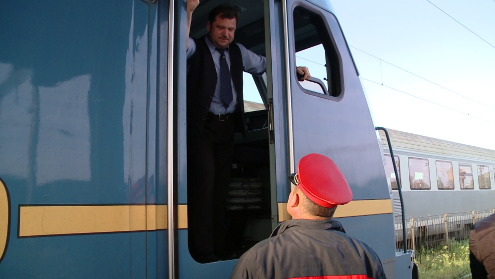 Greva angajatilor CFR a tinut pe loc, in Gara de Nord Timisoara, trei trenuri. Calatorii au fost nevoiti sa astepte doua ore - Imaginea 1