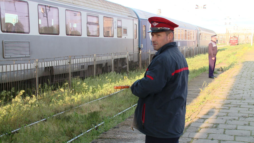 Greva angajatilor CFR a tinut pe loc, in Gara de Nord Timisoara, trei trenuri. Calatorii au fost nevoiti sa astepte doua ore - Imaginea 3