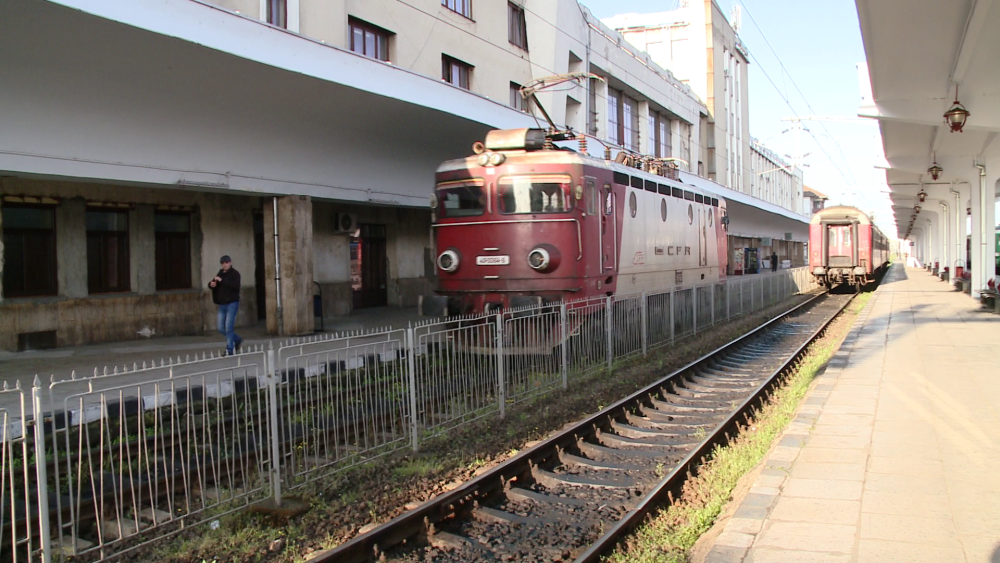 Greva angajatilor CFR a tinut pe loc, in Gara de Nord Timisoara, trei trenuri. Calatorii au fost nevoiti sa astepte doua ore - Imaginea 7