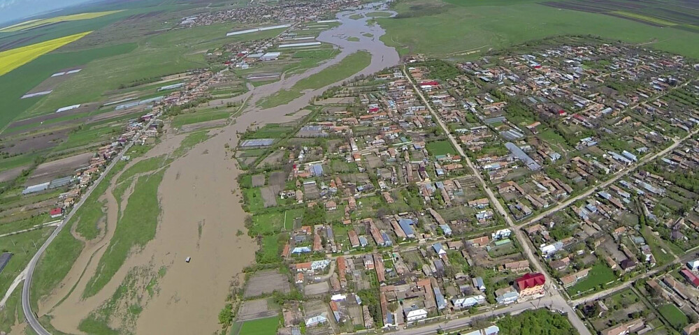 Inainte si dupa potop. Imagini primite de la oamenii din satele Romaniei lovite de inundatii - Imaginea 1