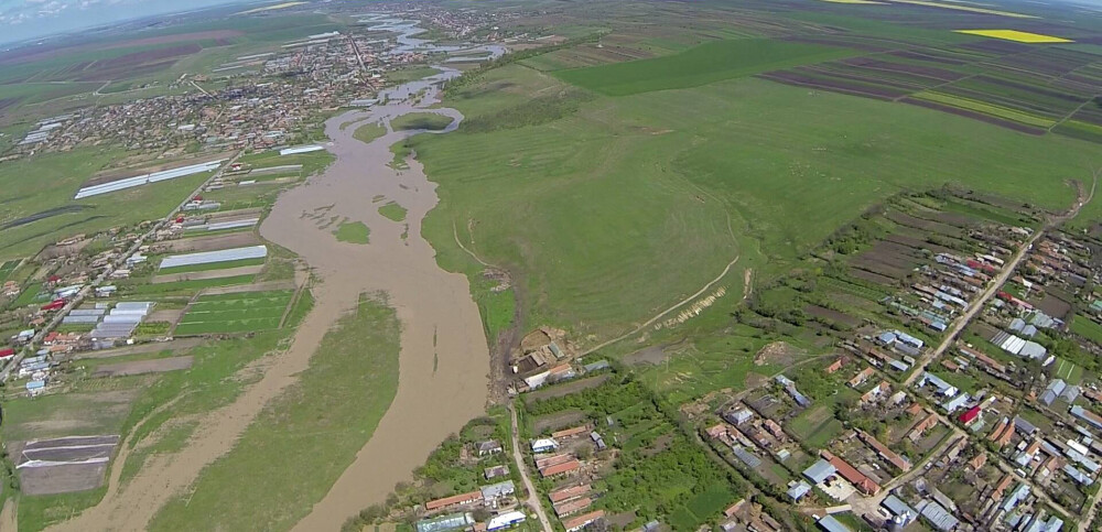 Inainte si dupa potop. Imagini primite de la oamenii din satele Romaniei lovite de inundatii - Imaginea 6