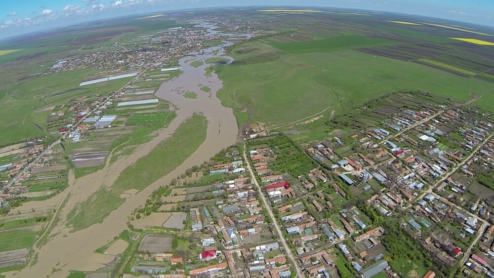 Inainte si dupa potop. Imagini primite de la oamenii din satele Romaniei lovite de inundatii - Imaginea 8