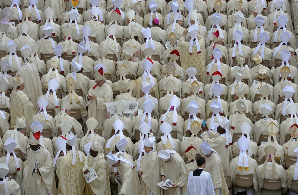 CEREMONIE ISTORICA la Vatican. Ioan Paul al II-lea si Ioan al XXIII-lea au fost facuti sfinti in fata a 800.000 de oameni - Imaginea 2