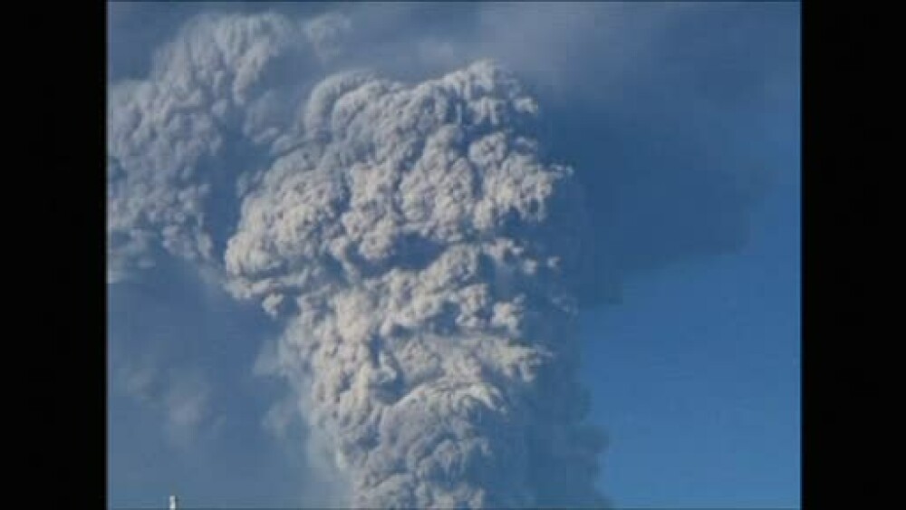 Imagini spectaculoase in sudul Chile, in urma eruptiei Vulcanului Calbuco. Populatia trebuie evacuata - Imaginea 2