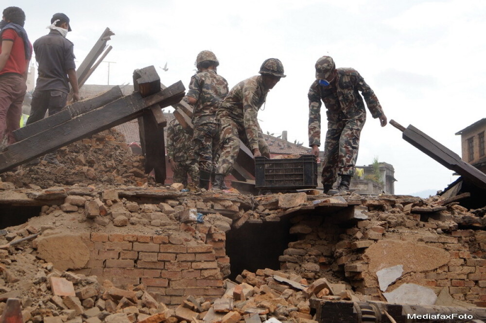 Cutremurul din Nepal: peste 2.540 de morti si 4.600 de raniti. Care este starea celor 28 de romani localizati de MAE - Imaginea 5
