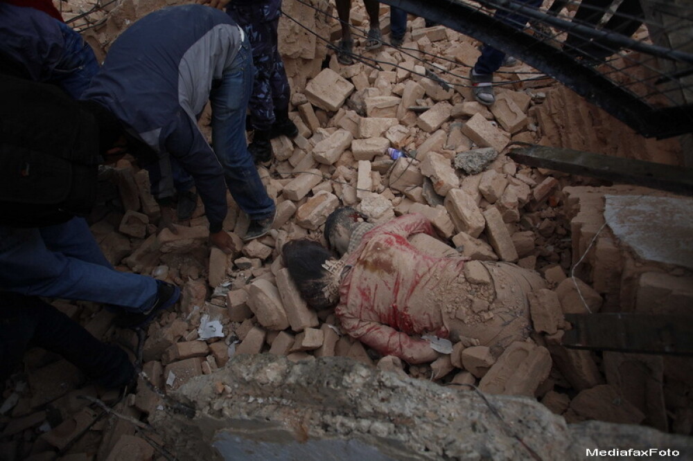 Cutremurul din Nepal: peste 2.540 de morti si 4.600 de raniti. Care este starea celor 28 de romani localizati de MAE - Imaginea 1