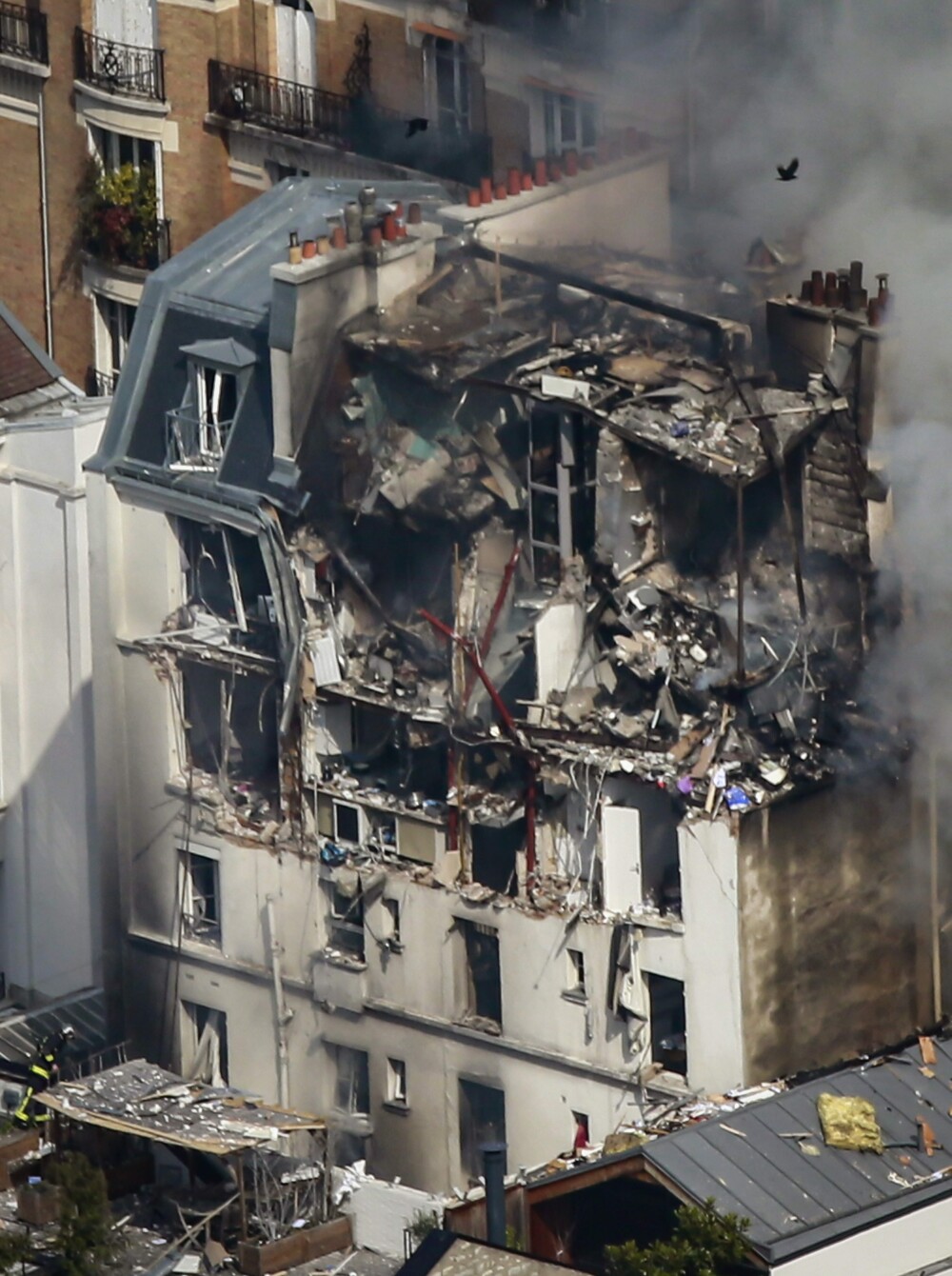 Explozie uriasa in centrul Parisului. Bilantul ranitilor a ajuns la 17, dintre care 11 sunt pompieri. FOTO - Imaginea 9