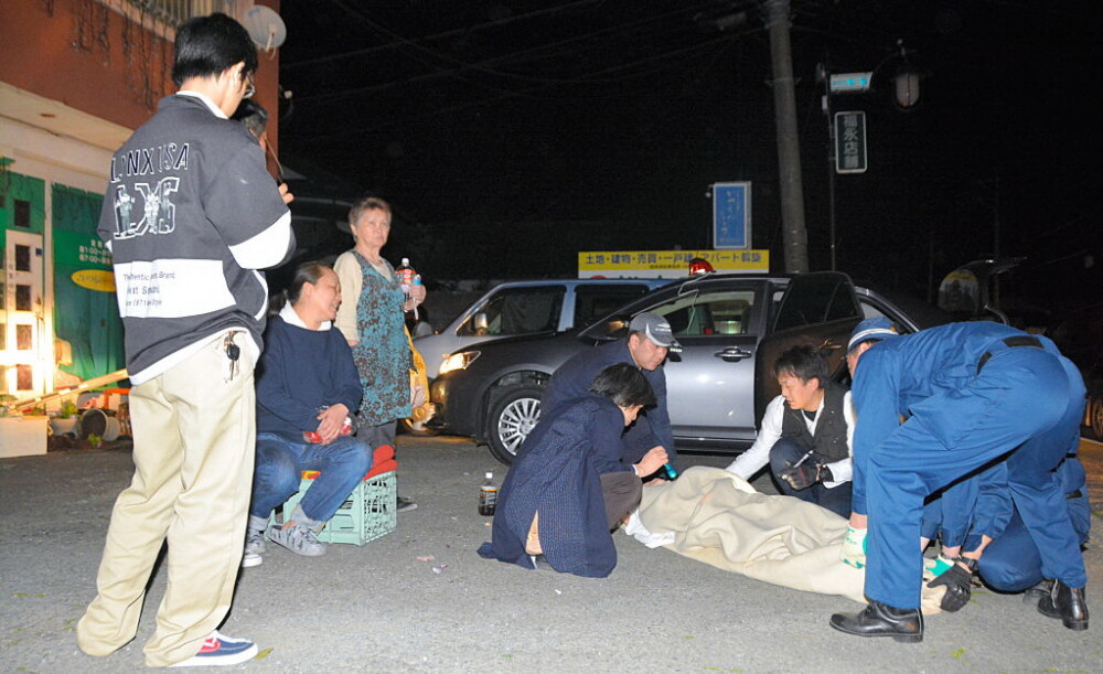 Cutremur cu magnitudinea de 6,5 in Japonia. Bilant provizoriu: doi morti si 400 de raniti - Imaginea 2