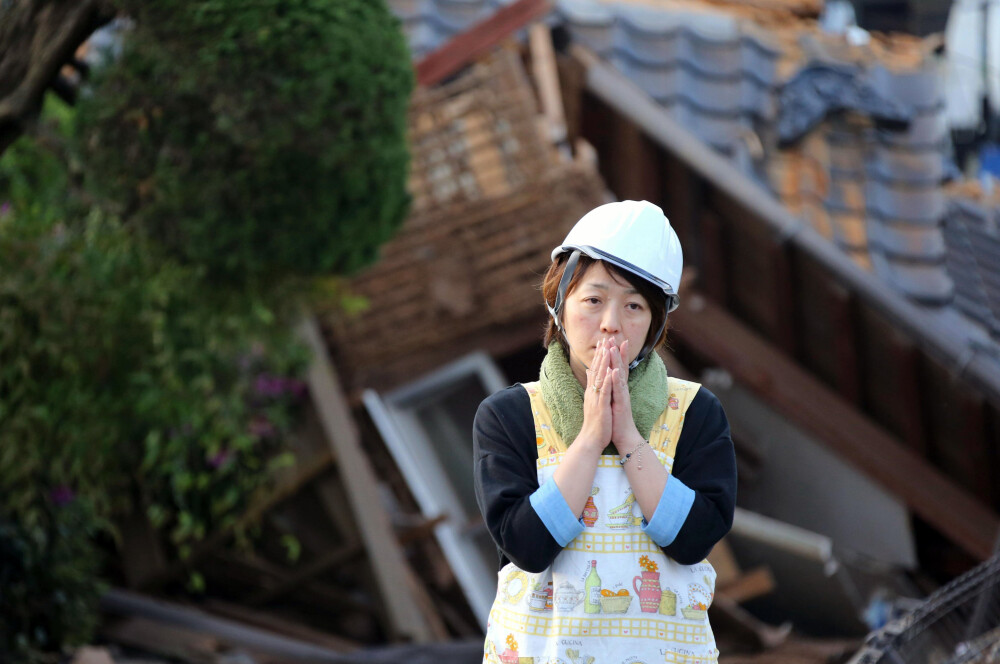 Bilantul cutremurelor devastatoare din Japonia a urcat la 32 de morti si 2.000 de raniti. Versantul unui munte s-a prabusit - Imaginea 3