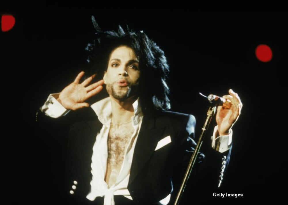 Cariera legendei Prince, in imagini. 100 de milioane de albume vandute, sapte premii Grammy si un Oscar. GALERIE FOTO - Imaginea 5