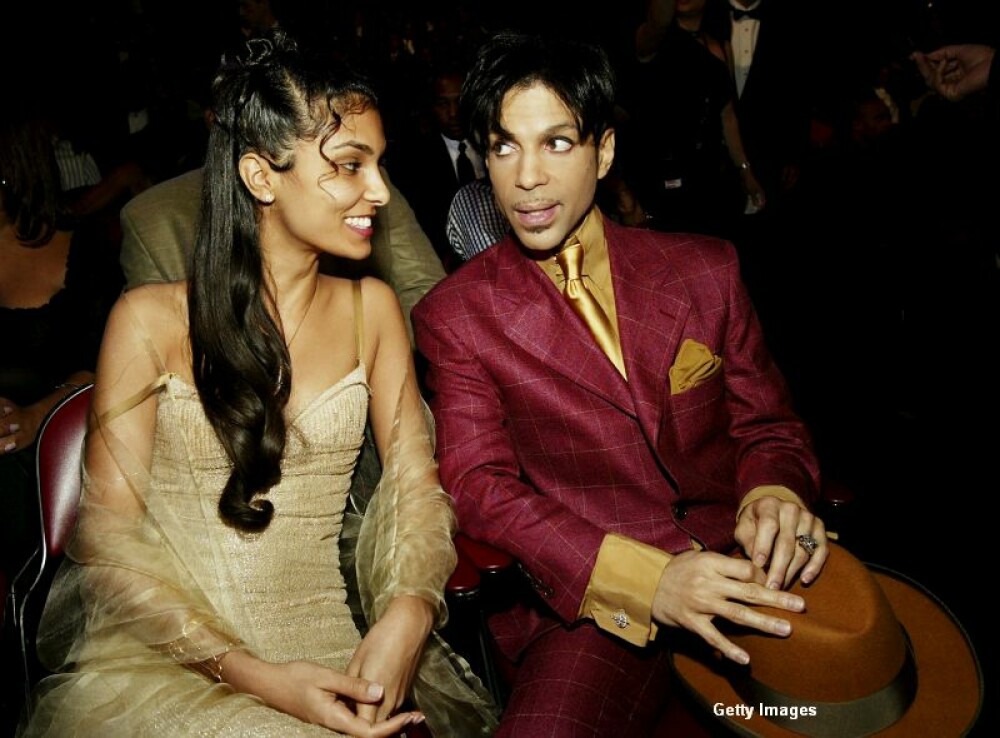 Cariera legendei Prince, in imagini. 100 de milioane de albume vandute, sapte premii Grammy si un Oscar. GALERIE FOTO - Imaginea 7