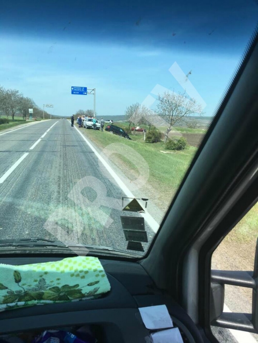 Accident grav pe un drum din R. Moldova. Martorii au ramas blocati cand au vazut cine era la volanul masinii. GALERIE FOTO - Imaginea 5