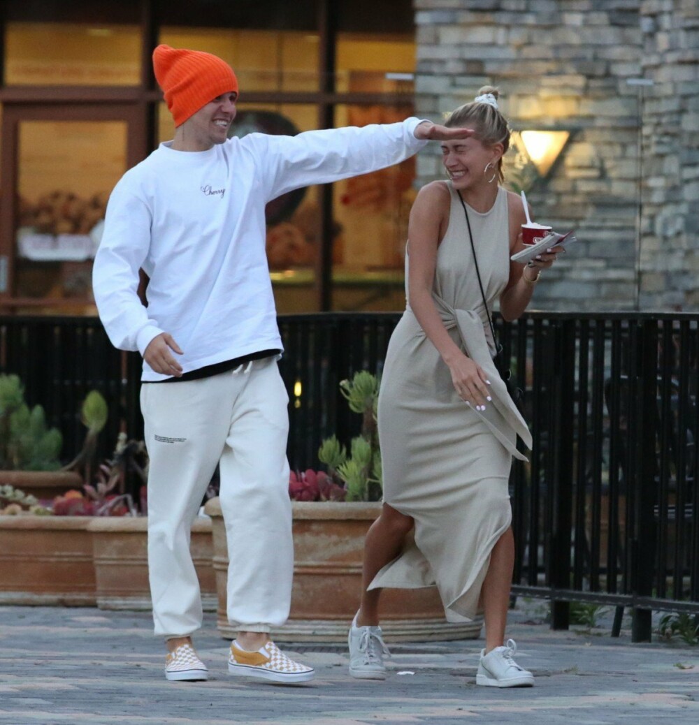 Justin Bieber, surprins lovindu-și soția în public. GALERIE FOTO - Imaginea 5