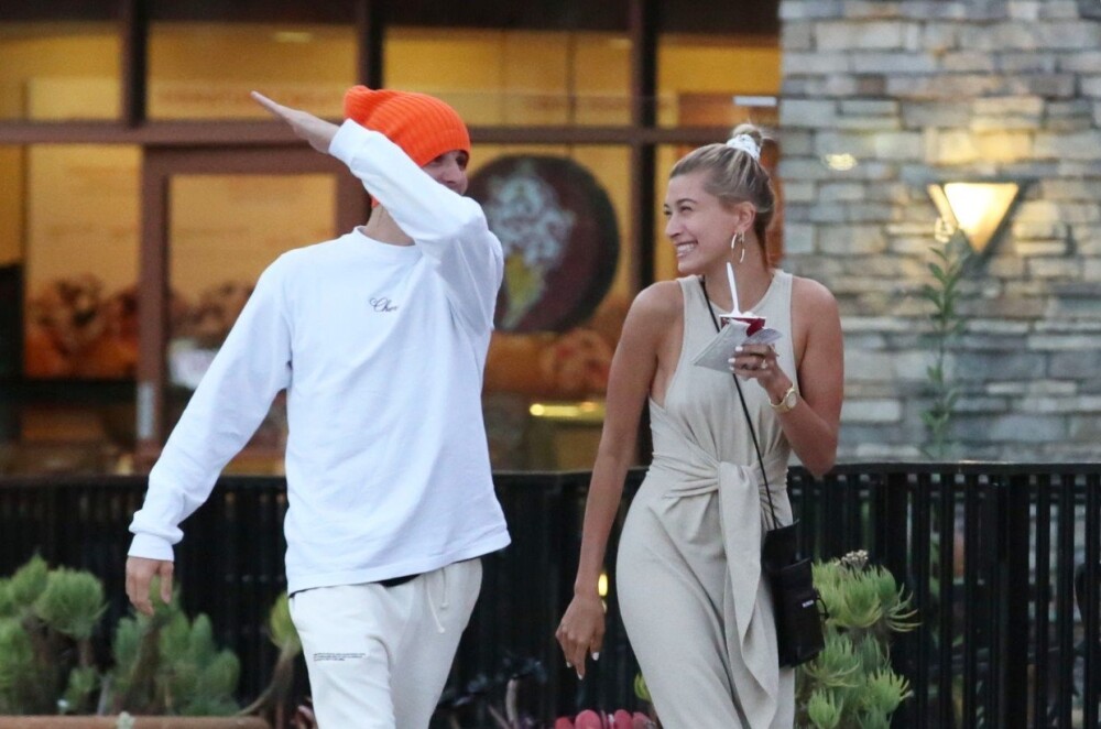 Justin Bieber, surprins lovindu-și soția în public. GALERIE FOTO - Imaginea 7