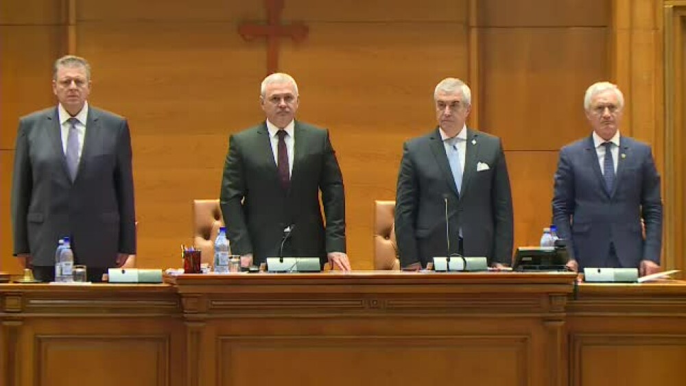 Iohannis, aplaudat și huiduit în Parlament, în ședința solemnă. Dăncilă: ”Îmi cer scuze” - Imaginea 4