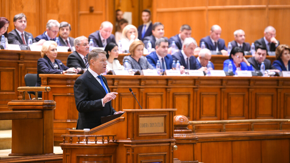 Iohannis, aplaudat și huiduit în Parlament, în ședința solemnă. Dăncilă: ”Îmi cer scuze” - Imaginea 9