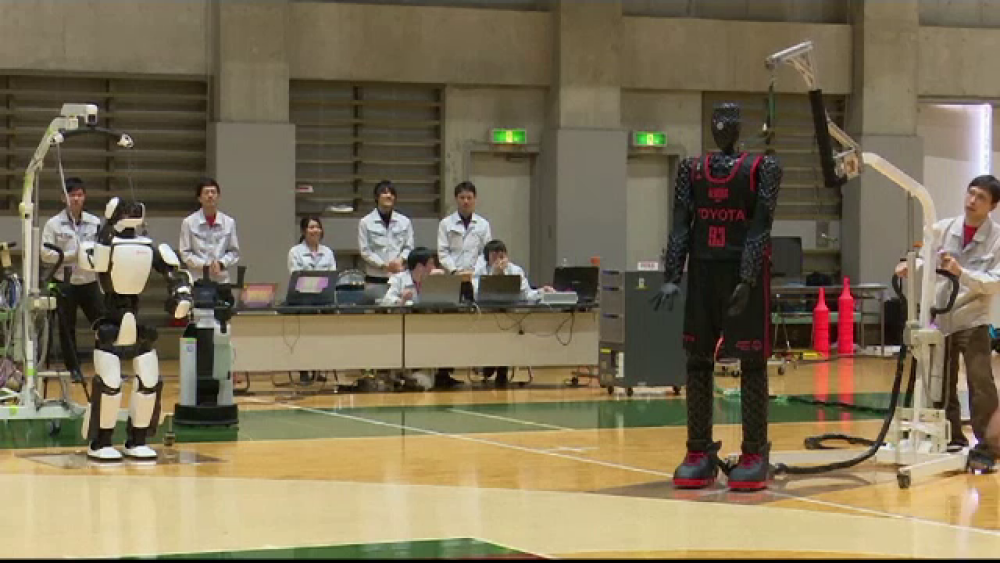 Jucători profesioniști de baschet, învinși de un robot la aruncările de 3 puncte - Imaginea 2