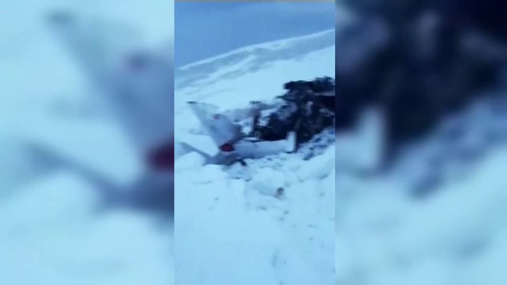 Mama, tatăl și doi copii, morți după prăbușirea unui avion de mici dimensiuni în munți - Imaginea 2