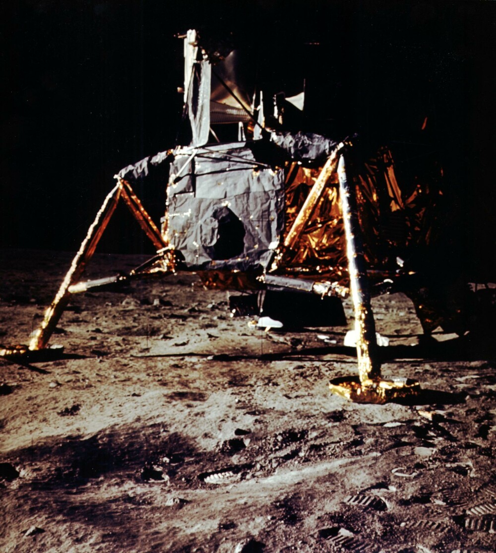 Ce s-a întâmplat cu bucata de rocă de pe Lună primită de Ceauşescu de la americani - Imaginea 14