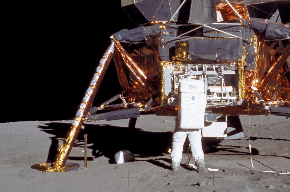 Motivul pentru care NASA va trimite o misiune după sacii de gunoi lăsaţi pe Lună - Imaginea 11