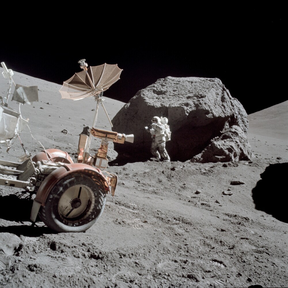 Motivul pentru care NASA va trimite o misiune după sacii de gunoi lăsaţi pe Lună - Imaginea 1