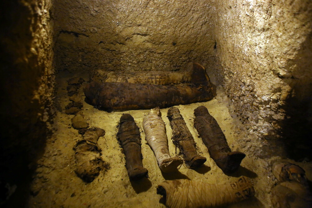 Premieră în istoria televiziunii. Sarcofag misterios, de 3000 de ani, deschis LIVE la TV - Imaginea 4