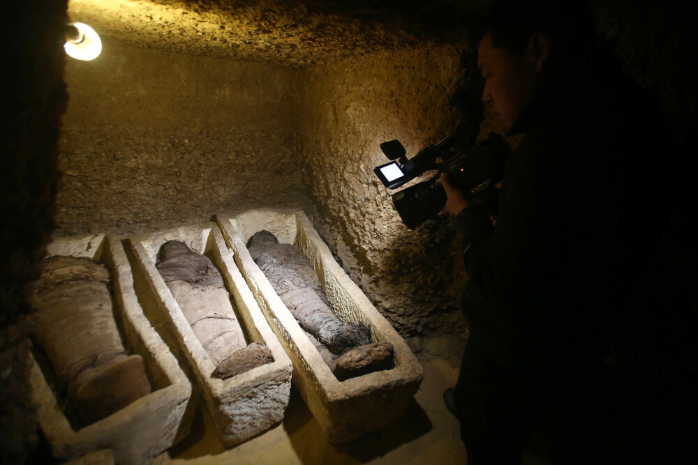 Premieră în istoria televiziunii. Sarcofag misterios, de 3000 de ani, deschis LIVE la TV - Imaginea 2