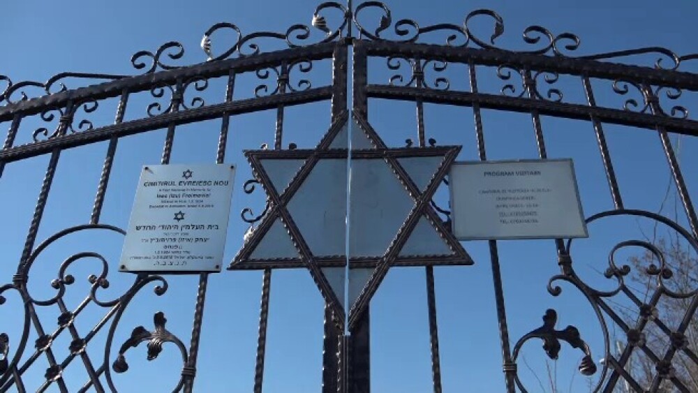 Cimitirul evreiesc din Huși, vandalizat: „Câtă forţă a trebuit acolo?” - Imaginea 5