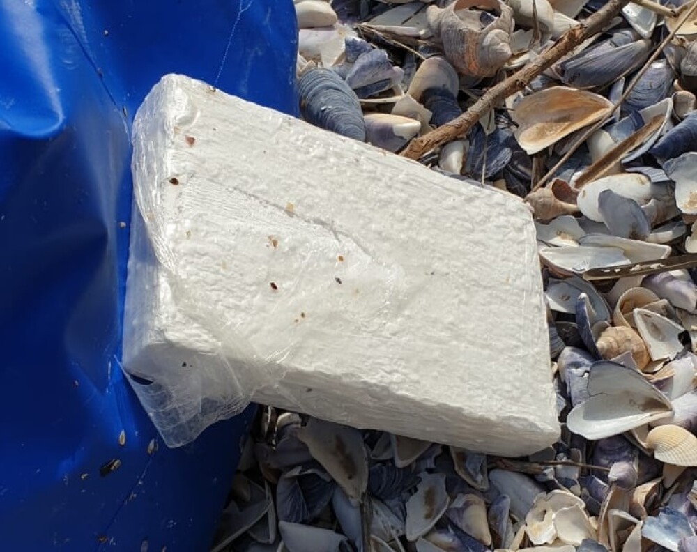 Pachete de cocaină, găsite pe aproape toate plajele de pe Litoral. Căutările continuă - Imaginea 10